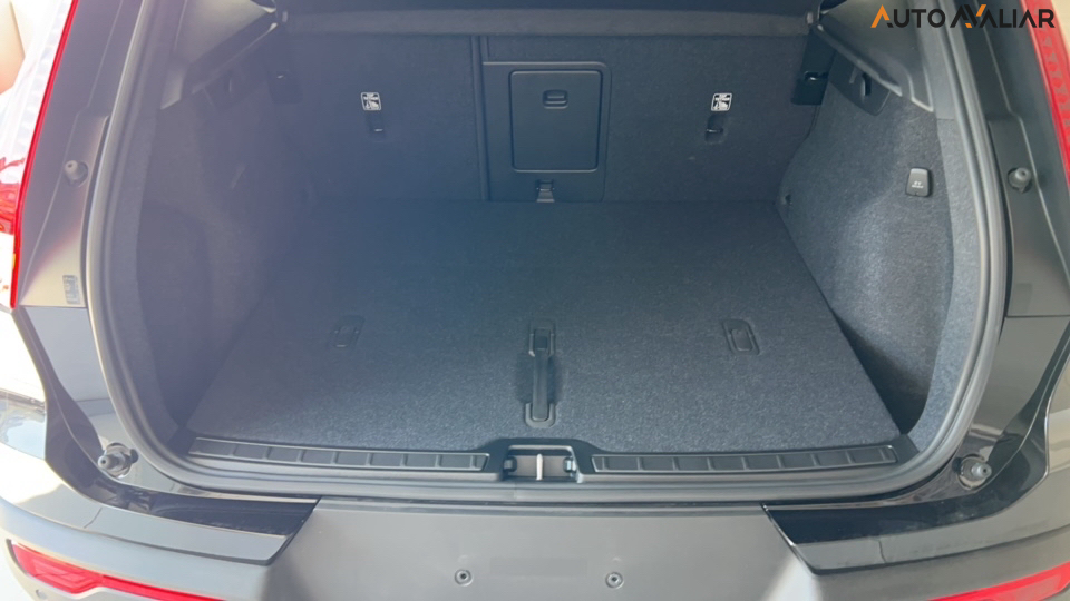 VOLVO EX40 P6  RECHARGE ELECTRIC PLUS