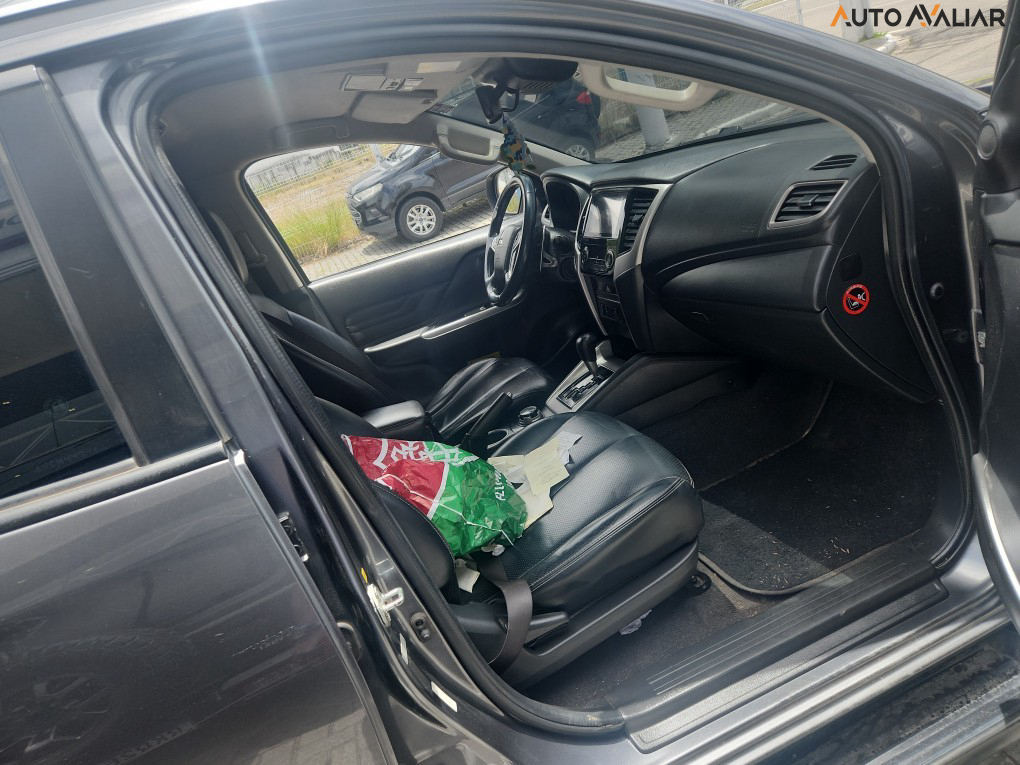 MITSUBISHI L200 TRITON  2.4 16V TURBO DIESEL SPORT HPE-S CD 4P 4X4 AUTOM&Aacute;TICO