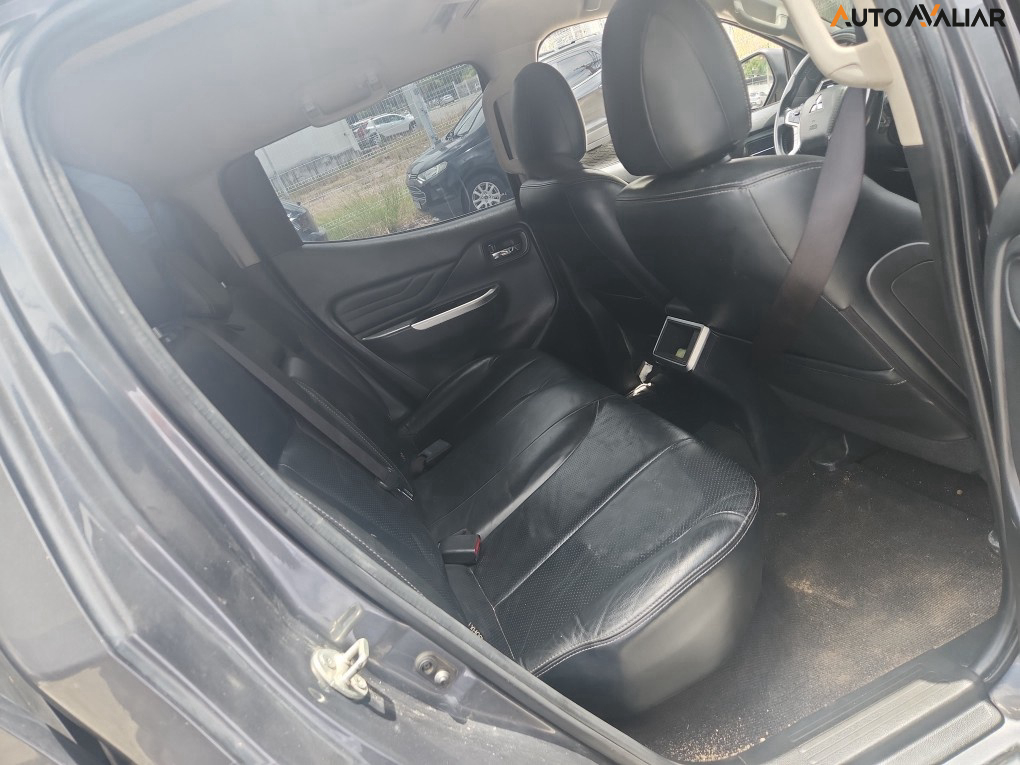 MITSUBISHI L200 TRITON  2.4 16V TURBO DIESEL SPORT HPE-S CD 4P 4X4 AUTOM&Aacute;TICO