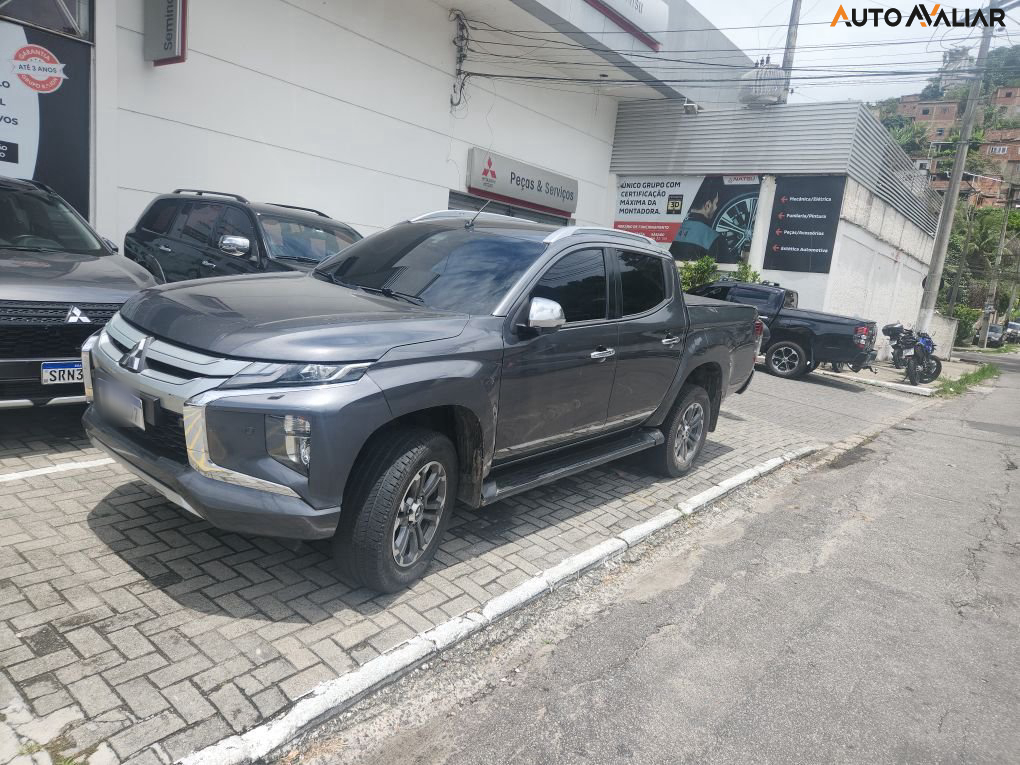 MITSUBISHI L200 TRITON  2.4 16V TURBO DIESEL SPORT HPE-S CD 4P 4X4 AUTOMÁTICO