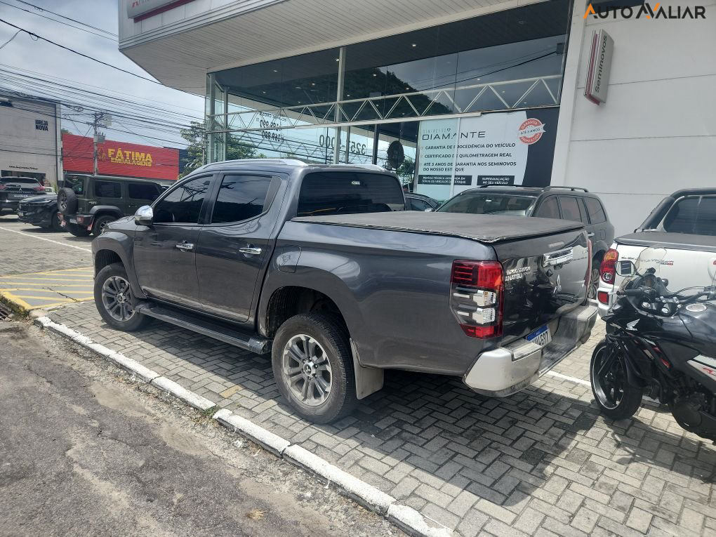 MITSUBISHI L200 TRITON  2.4 16V TURBO DIESEL SPORT HPE-S CD 4P 4X4 AUTOM&Aacute;TICO