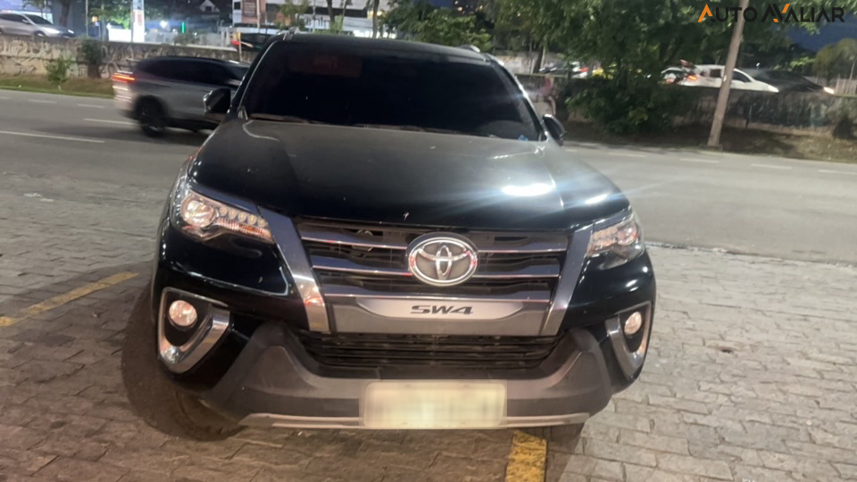 TOYOTA HILUX SW4 2.8 SRX 4X4 7 LUGARES 16V TURBO INTERCOOLER DIESEL 4P AUTOMATICO