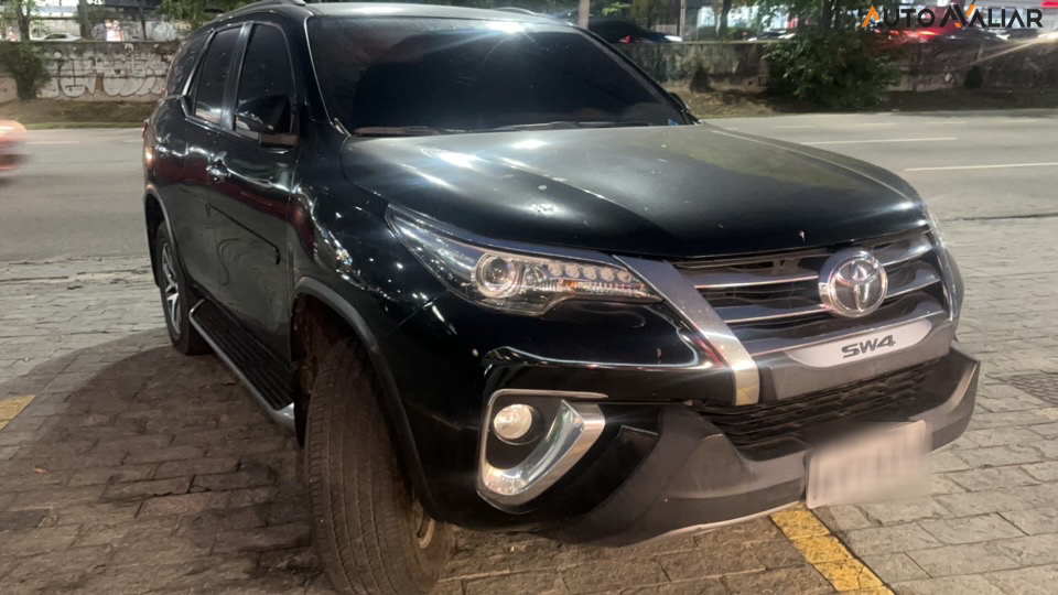 TOYOTA HILUX SW4 2.8 SRX 4X4 7 LUGARES 16V TURBO INTERCOOLER DIESEL 4P AUTOMATICO
