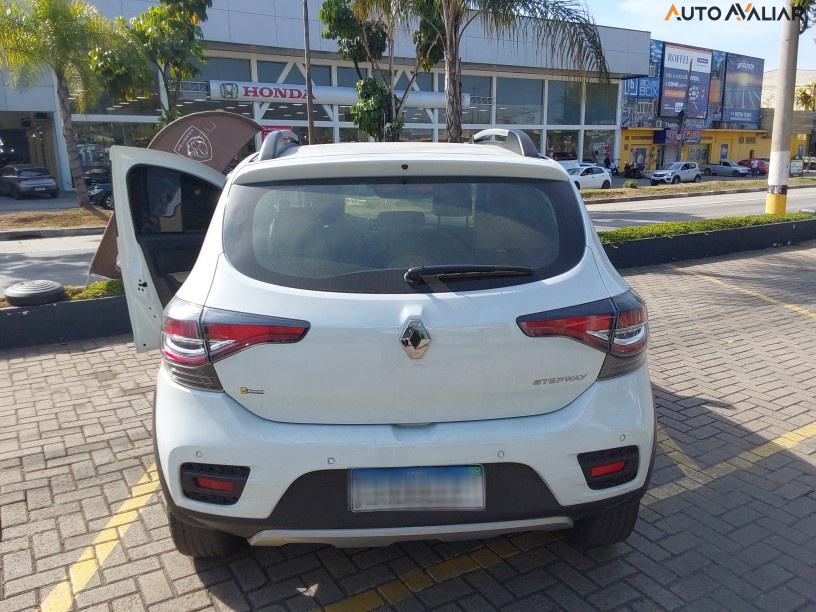 RENAULT SANDERO 1.6 16V SCE FLEX STEPWAY ICONIC X-TRONIC