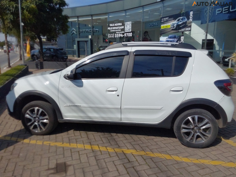 RENAULT SANDERO 1.6 16V SCE FLEX STEPWAY ICONIC X-TRONIC