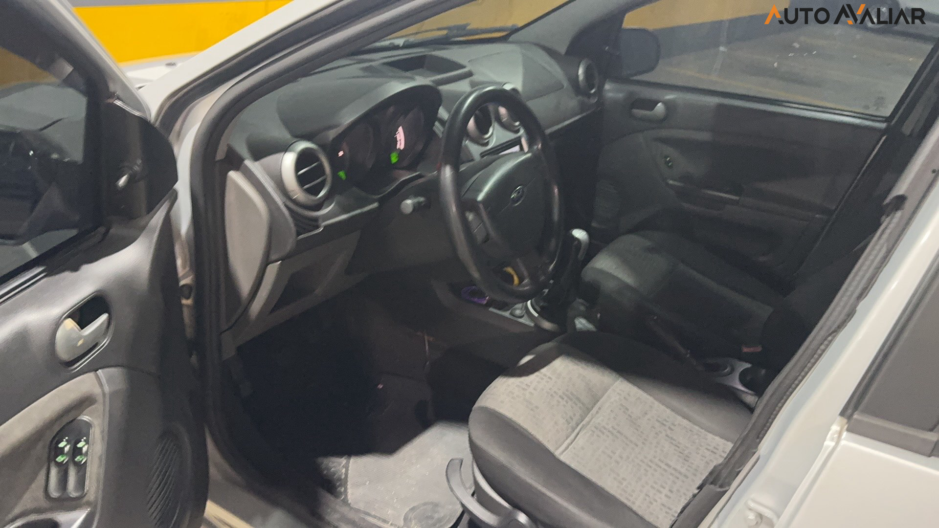 FORD FIESTA 1.6 ROCAM SE SEDAN 8V FLEX 4P MANUAL