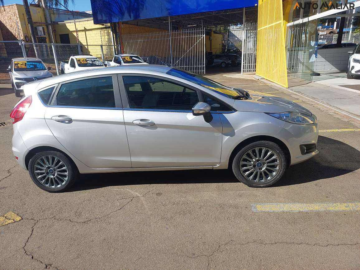 FORD FIESTA 1.6 TITANIUM HATCH 16V FLEX 4P POWERSHIFT