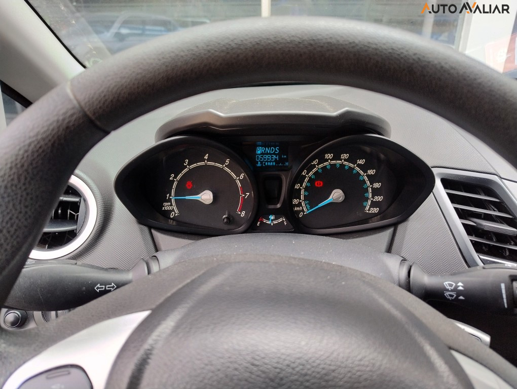 FORD FIESTA 1.6 SE PLUS HATCH 16V FLEX 4P POWERSHIFT
