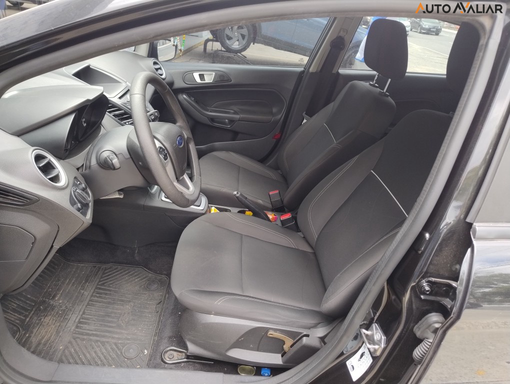 FORD FIESTA 1.6 SE PLUS HATCH 16V FLEX 4P POWERSHIFT