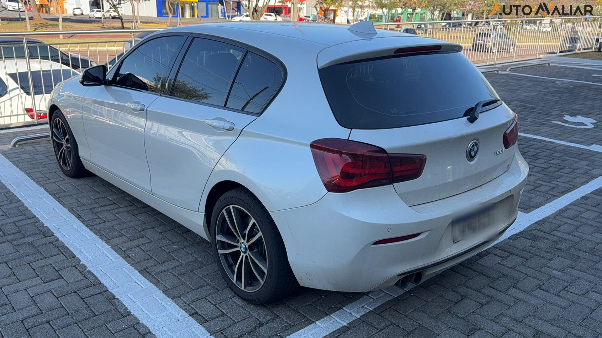 BMW 120I 2.0 16V GASOLINA SPORT GP 4P AUTOMATICO