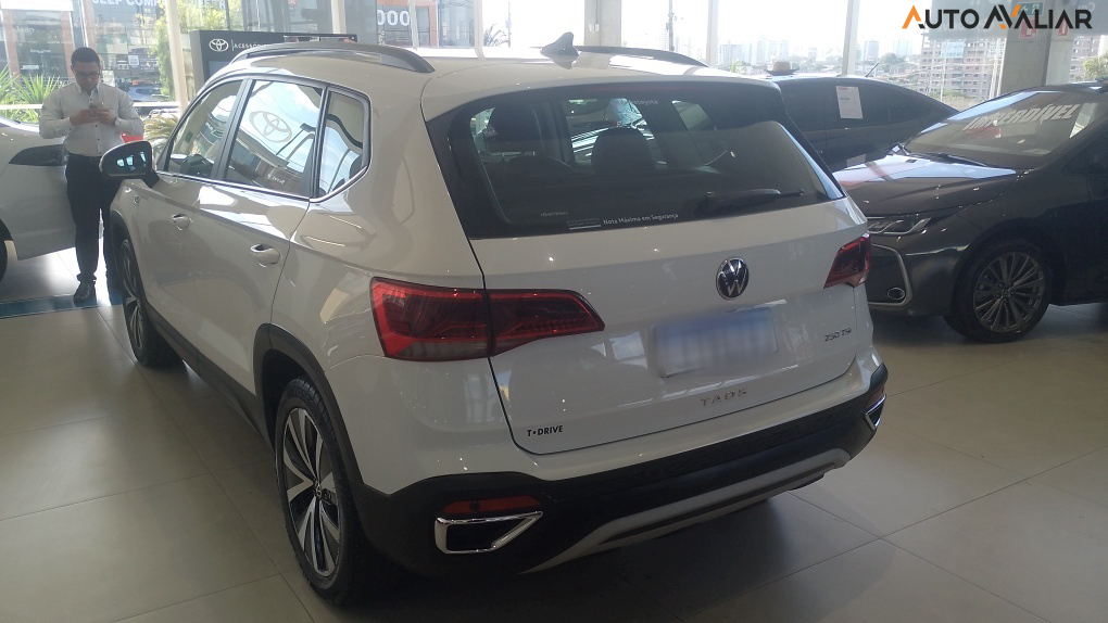 VOLKSWAGEN TAOS 1.4 250 TSI TOTAL FLEX COMFORTLINE AUTOMÁTICO