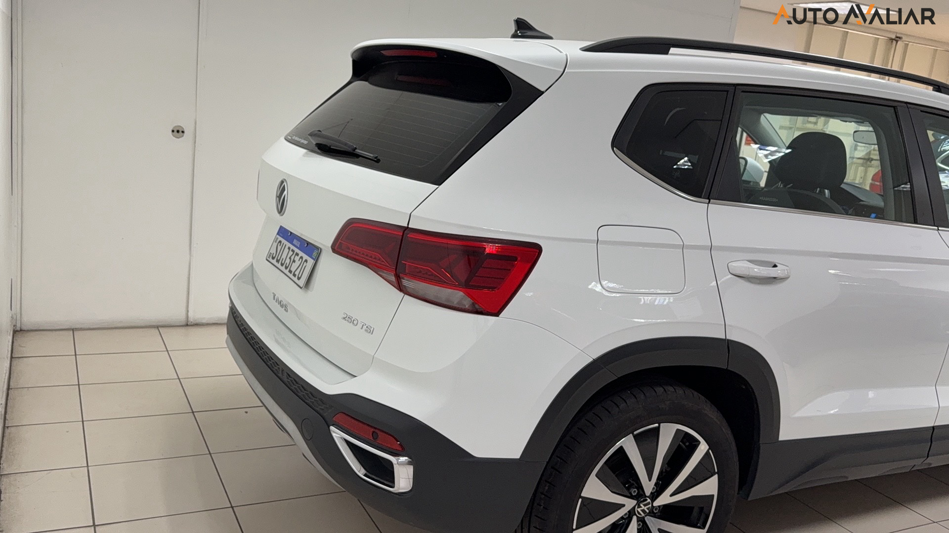 VOLKSWAGEN TAOS 1.4 250 TSI TOTAL FLEX COMFORTLINE AUTOMÁTICO