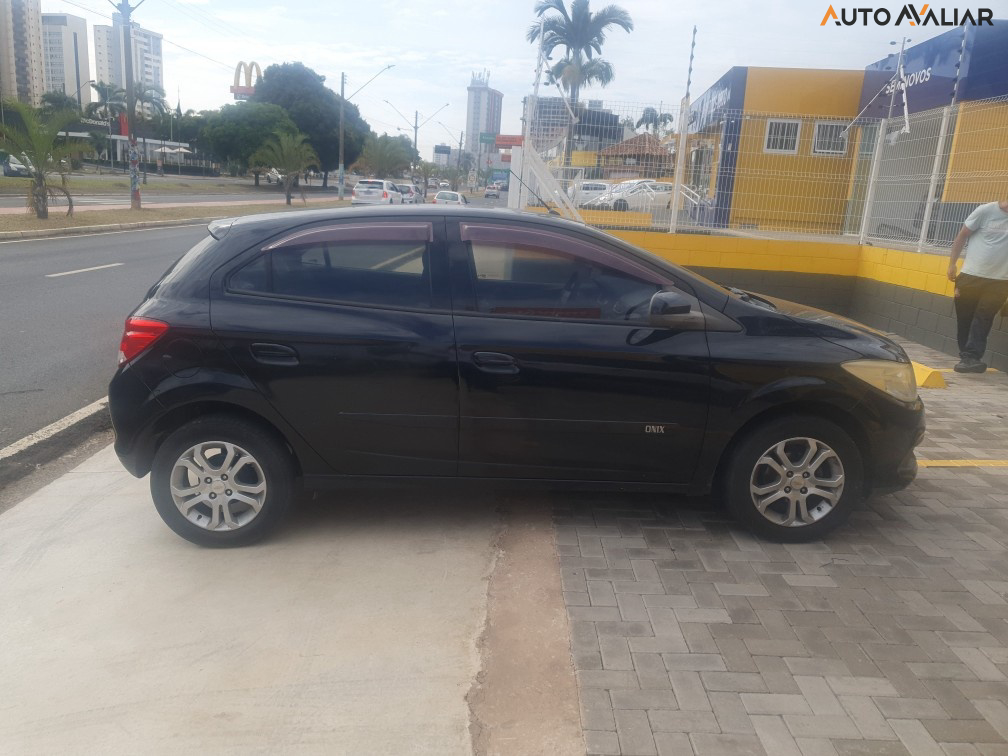CHEVROLET ONIX 1.0 MPFI LT 8V FLEX 4P MANUAL