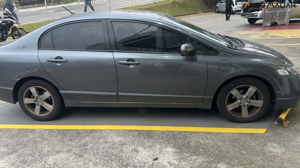 HONDA CIVIC 1.8 LXS 16V GASOLINA 4P AUTOMATICO