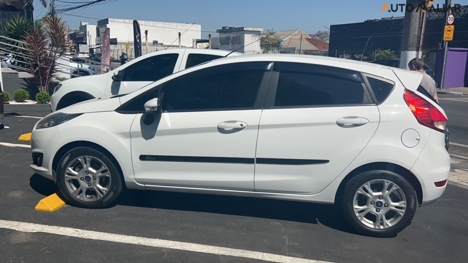 FORD FIESTA 1.6 SE HATCH 16V FLEX 4P MANUAL