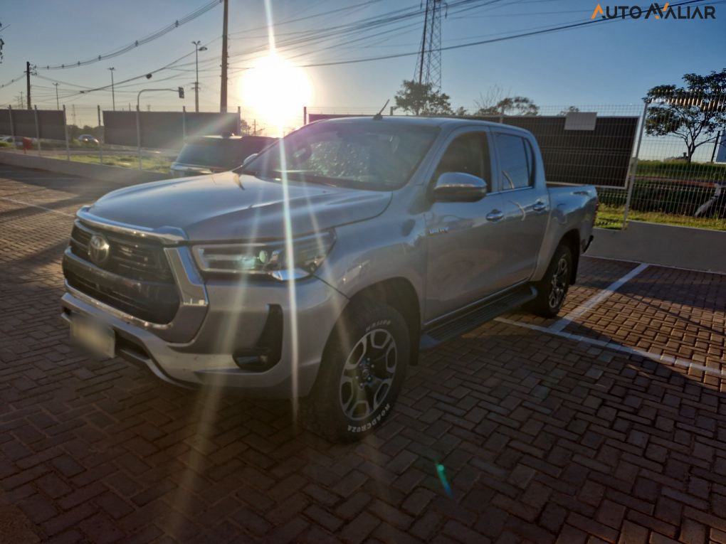 TOYOTA HILUX 2.8 SRX 4X4 CD 16V DIESEL 4P AUTOMATICO