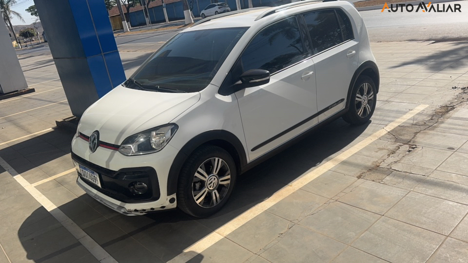 VOLKSWAGEN UP 1.0 CROSS TSI TOTAL 12V 5P FLEX