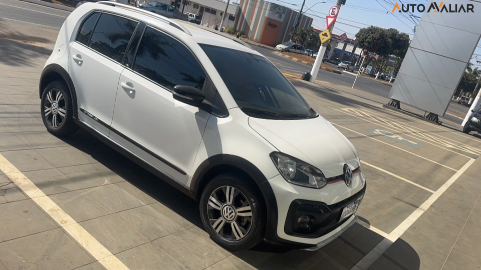 VOLKSWAGEN UP 1.0 CROSS TSI TOTAL 12V 5P FLEX