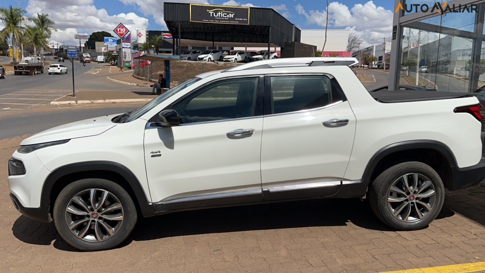 FIAT TORO 2.0 16V TURBO DIESEL VOLCANO 4WD AT9