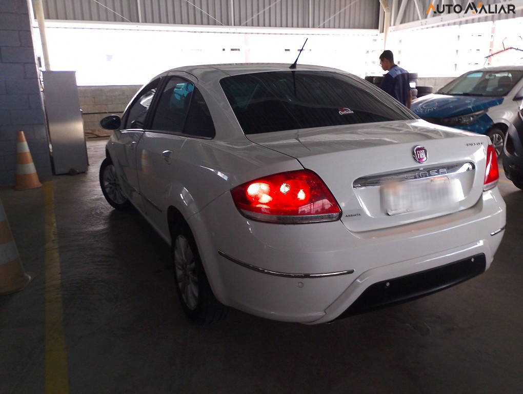 FIAT LINEA 1.8 ESSENCE 16V FLEX 4P MANUAL