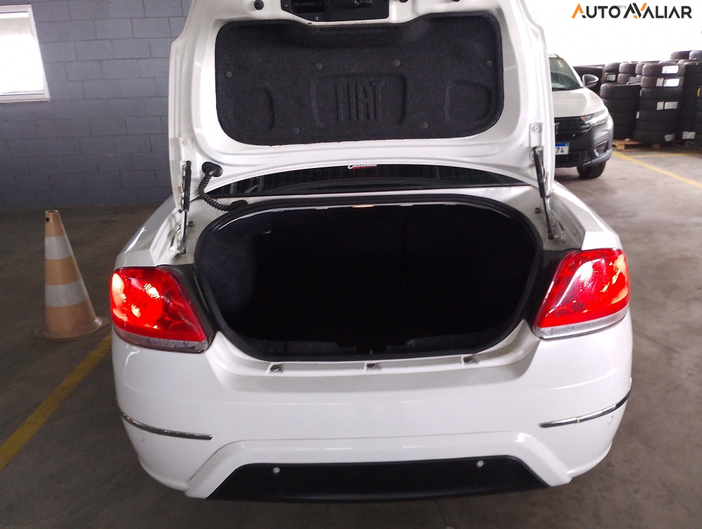 FIAT LINEA 1.8 ESSENCE 16V FLEX 4P MANUAL