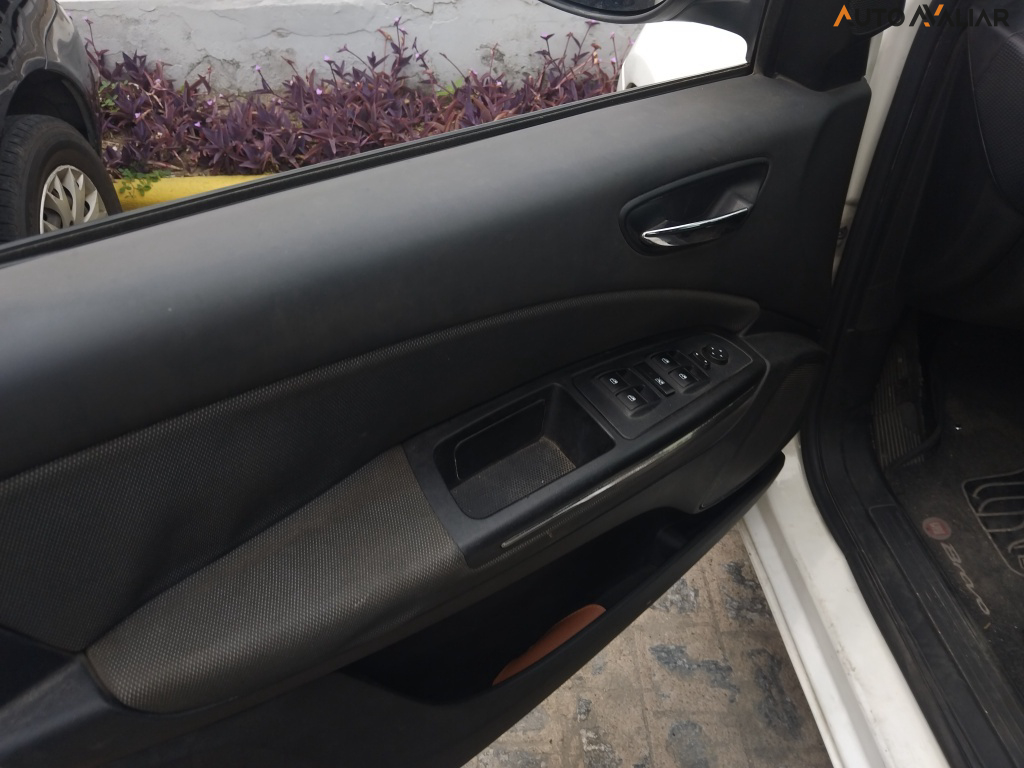 FIAT BRAVO 1.8 ESSENCE 16V FLEX 4P AUTOMATIZADO