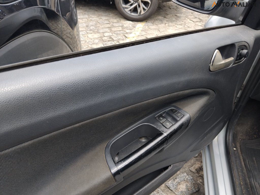 VOLKSWAGEN VOYAGE 1.6 MI COMFORTLINE 8V FLEX 4P AUTOMATIZADO