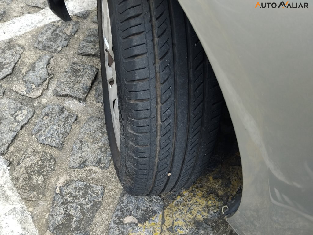 VOLKSWAGEN VOYAGE 1.6 MI COMFORTLINE 8V FLEX 4P AUTOMATIZADO