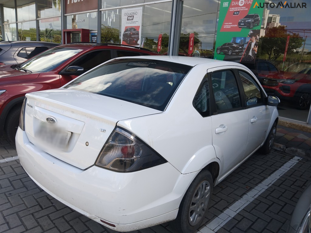 FORD FIESTA 1.6 ROCAM SE SEDAN 8V FLEX 4P MANUAL