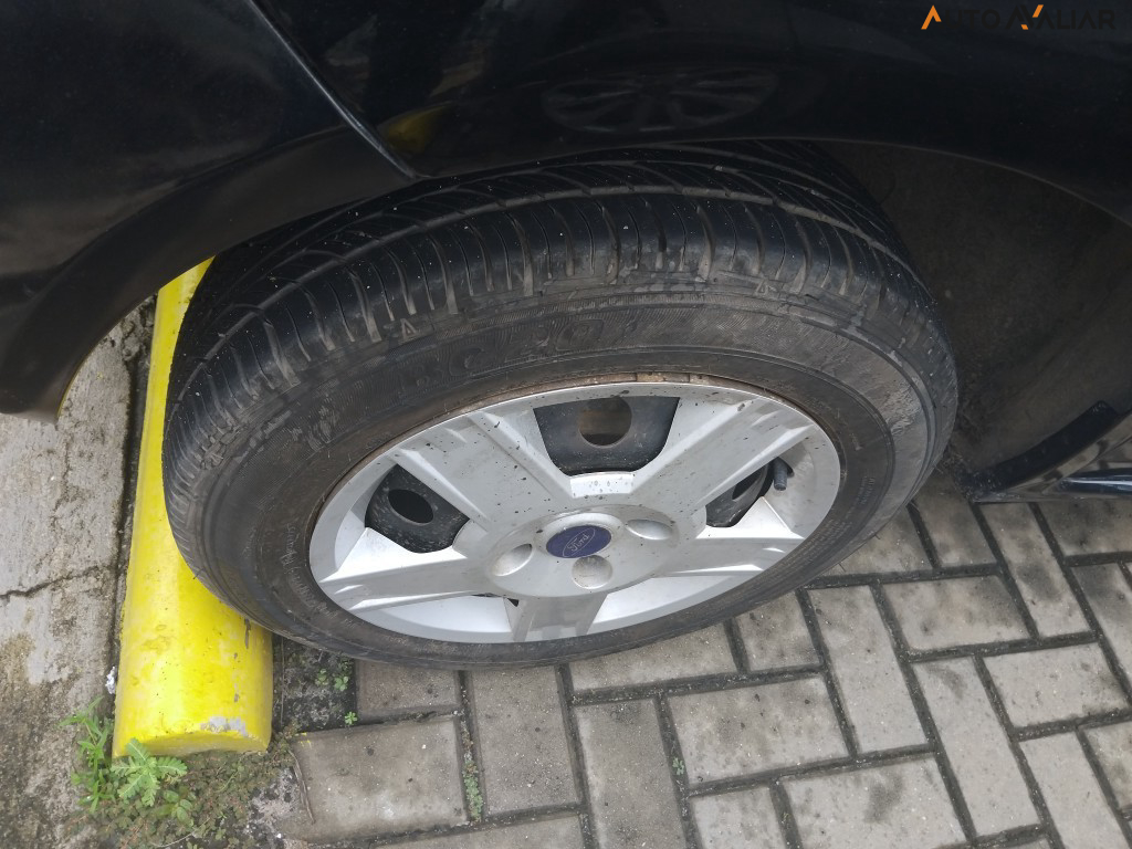 FORD FIESTA 1.6 ROCAM HATCH 8V FLEX 4P MANUAL