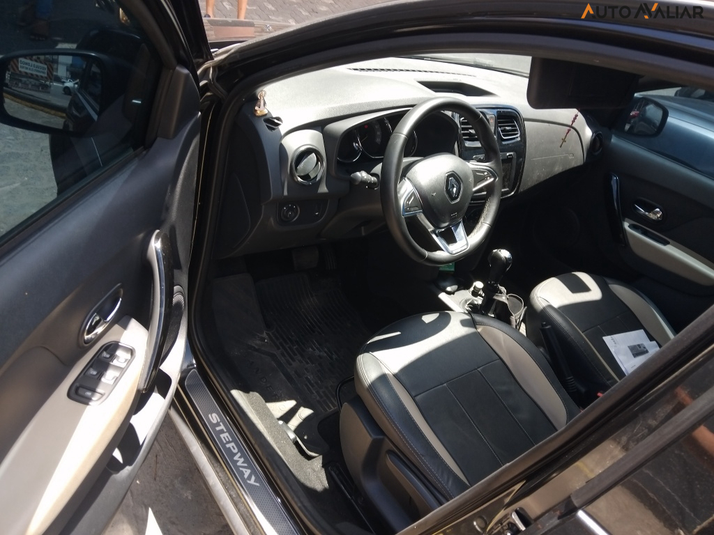 RENAULT SANDERO 1.6 16V SCE FLEX STEPWAY ICONIC X-TRONIC