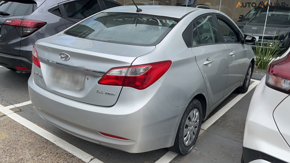 HYUNDAI HB20S 1.6 COMFORT PLUS 16V FLEX 4P MANUAL