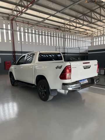 TOYOTA HILUX 2.8 D-4D TURBO DIESEL CD SR 4X4 AUTOMÃTICA