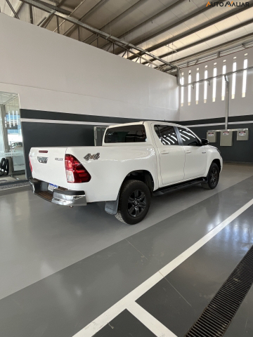 TOYOTA HILUX 2.8 D-4D TURBO DIESEL CD SR 4X4 AUTOMÃTICA