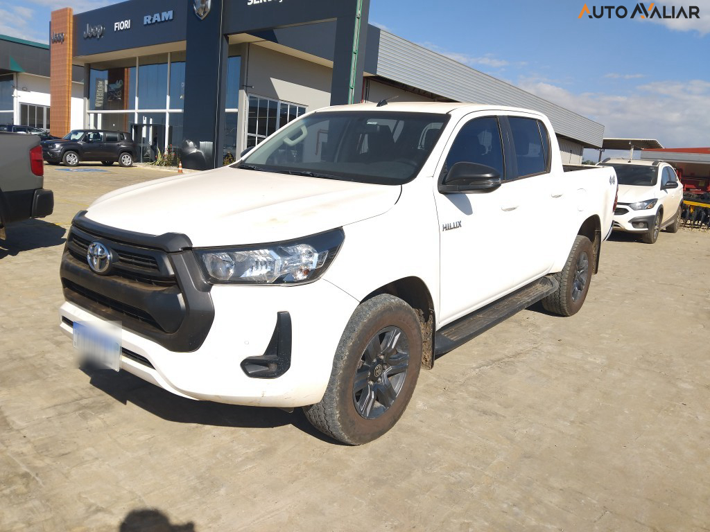 TOYOTA HILUX 2.8 D-4D TURBO DIESEL CD SR 4X4 AUTOMÁTICO