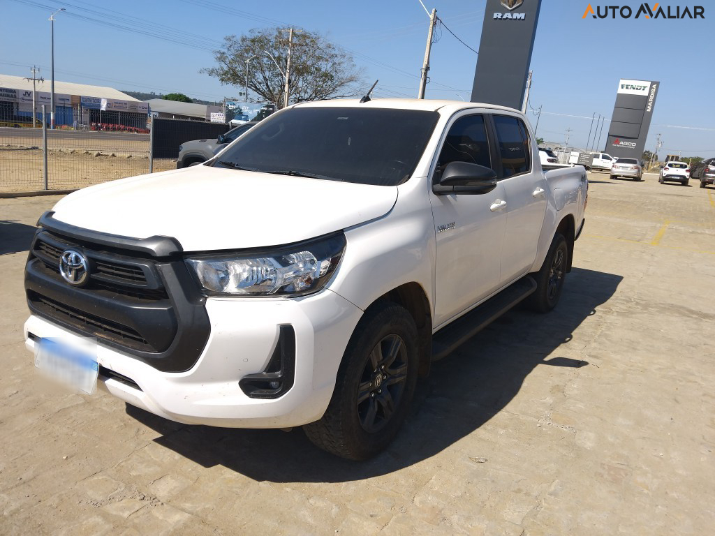 TOYOTA HILUX 2.8 D-4D TURBO DIESEL CD SR 4X4 AUTOMÁTICO