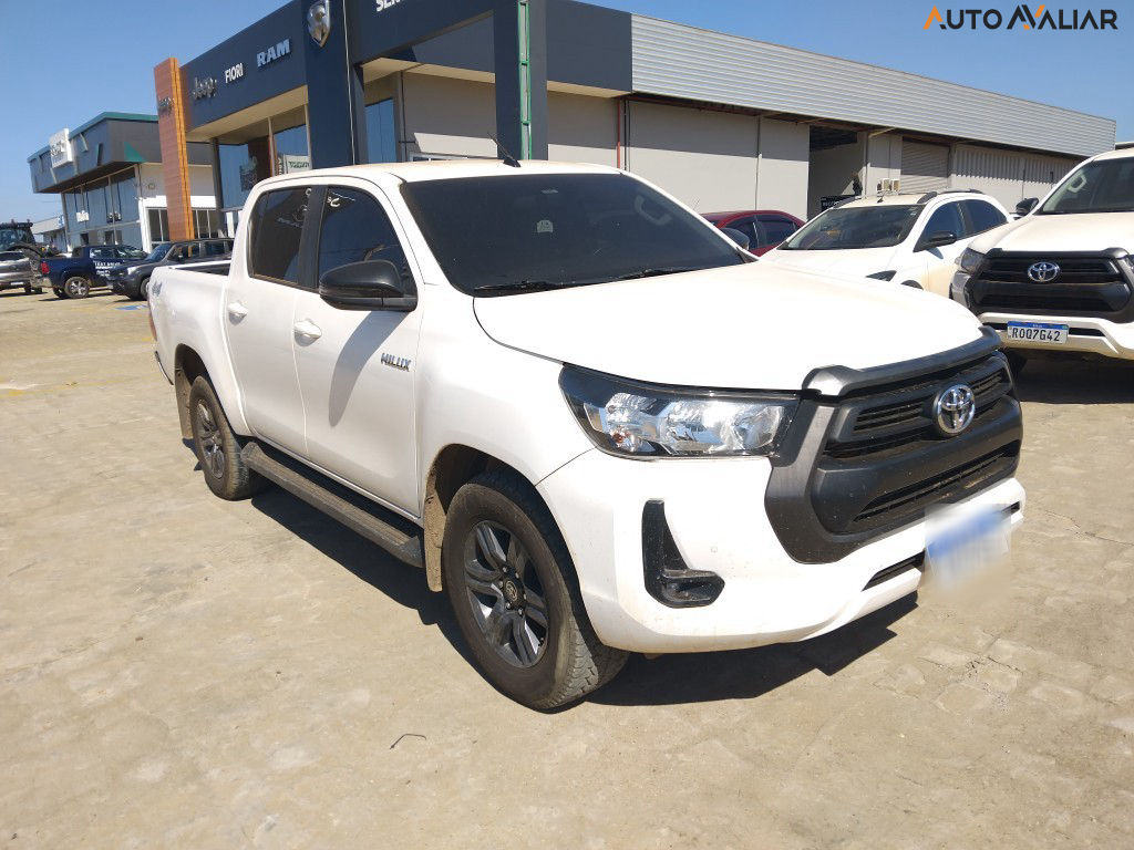 TOYOTA HILUX 2.8 D-4D TURBO DIESEL CD SR 4X4 AUTOMÁTICO