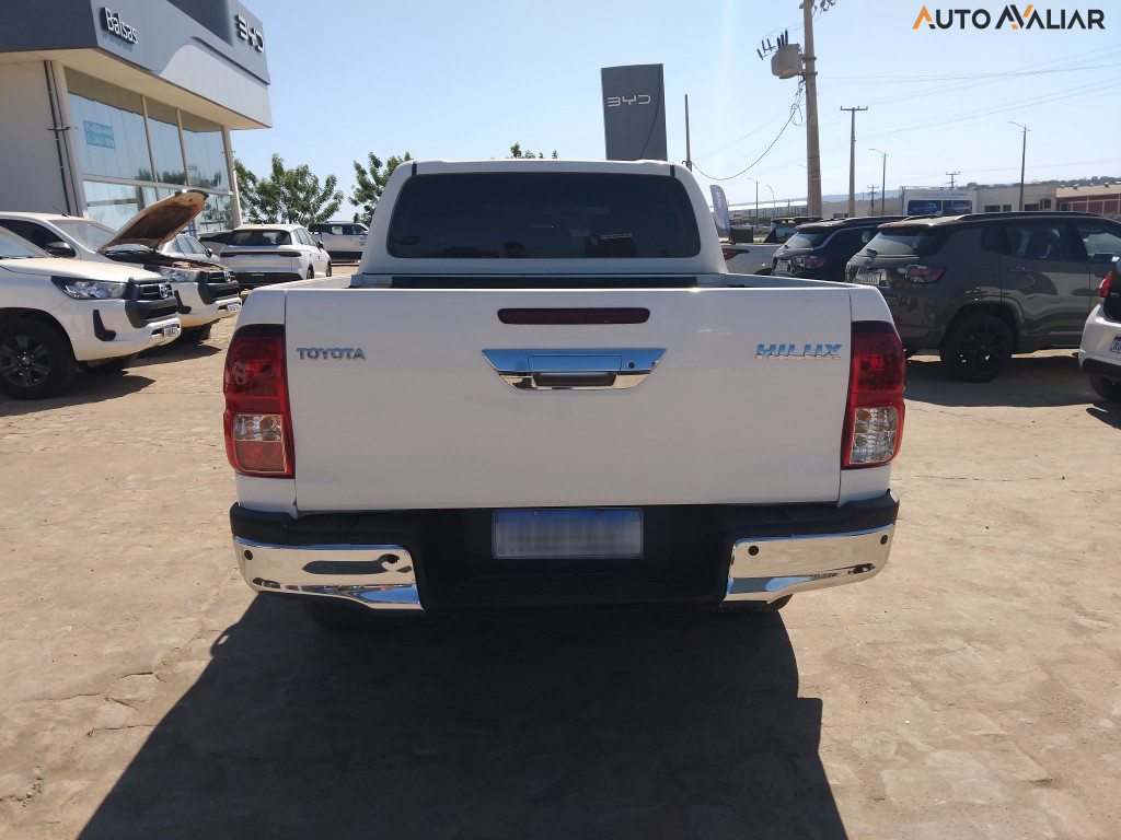 TOYOTA HILUX 2.8 D-4D TURBO DIESEL CD SR 4X4 AUTOMÁTICO