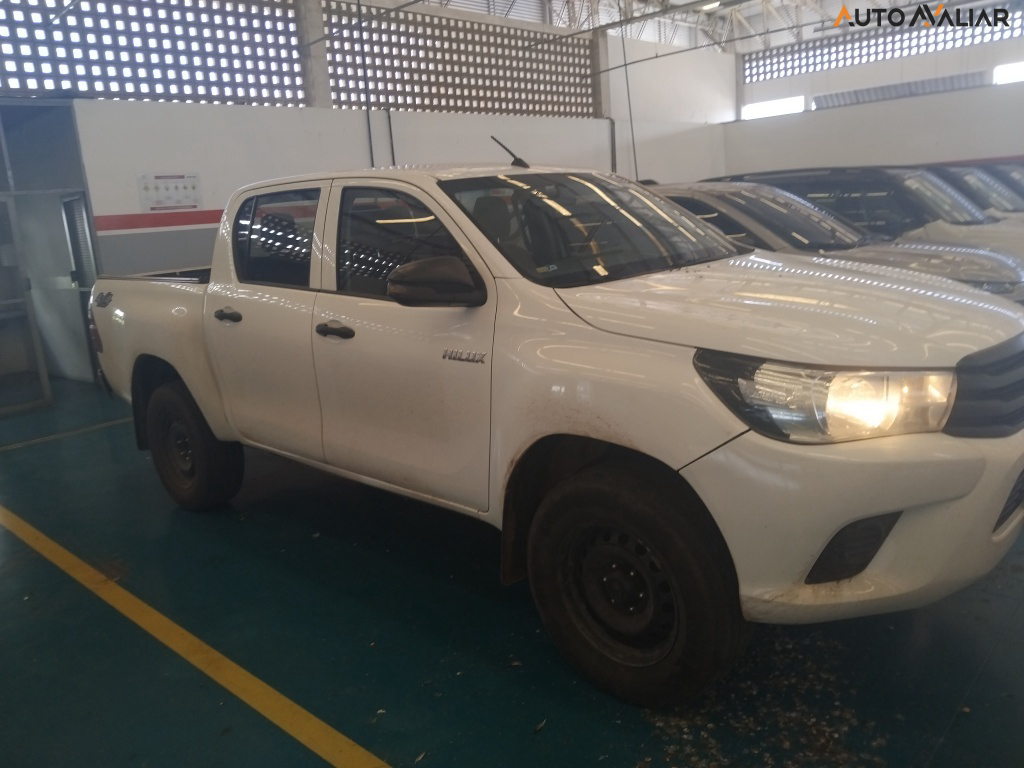 TOYOTA HILUX 2.8 POWER PACK 4X4 CD 16V DIESEL 4P MANUAL