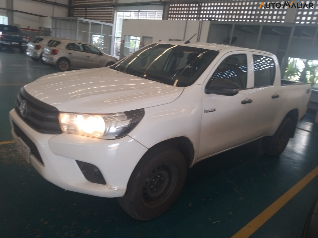 TOYOTA HILUX 2.8 POWER PACK 4X4 CD 16V DIESEL 4P MANUAL