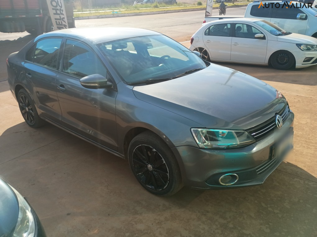 VOLKSWAGEN JETTA 2.0 COMFORTLINE FLEX 4P TIPTRONIC