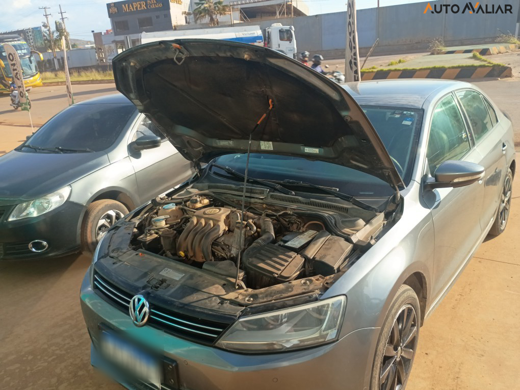 VOLKSWAGEN JETTA 2.0 COMFORTLINE FLEX 4P TIPTRONIC