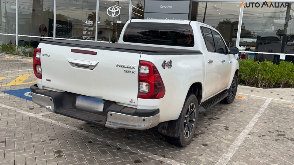 TOYOTA HILUX 2.8 D-4D TURBO DIESEL CD SRX 4X4 AUTOMÁTICO