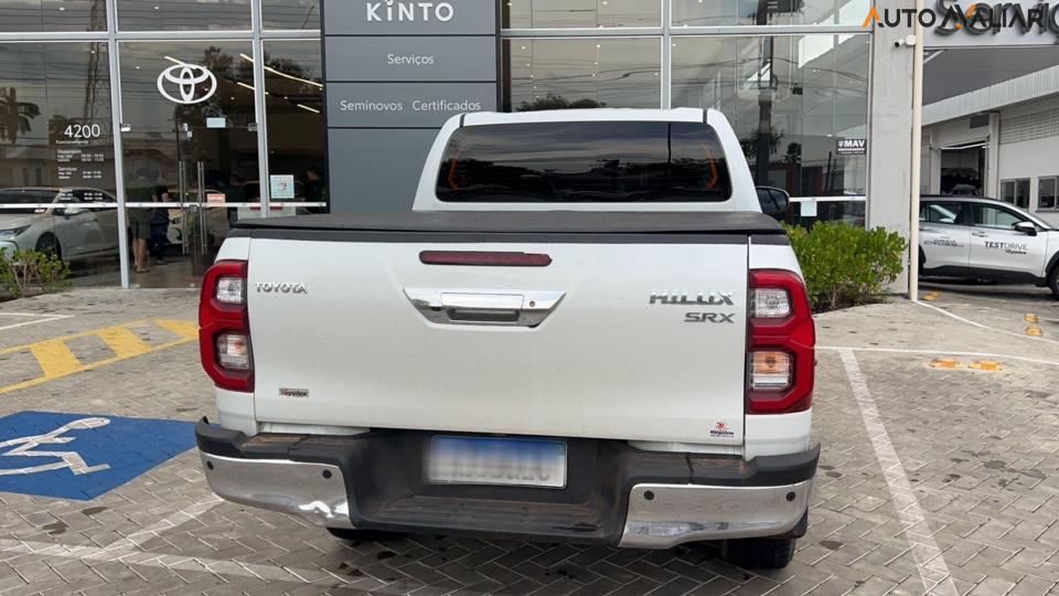 TOYOTA HILUX 2.8 D-4D TURBO DIESEL CD SRX 4X4 AUTOMÁTICO