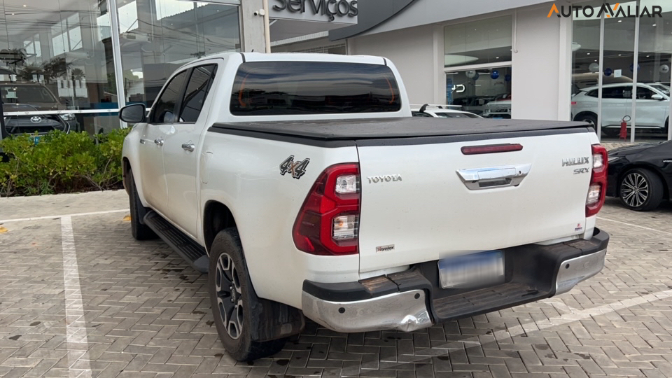 TOYOTA HILUX 2.8 D-4D TURBO DIESEL CD SRX 4X4 AUTOMÁTICO