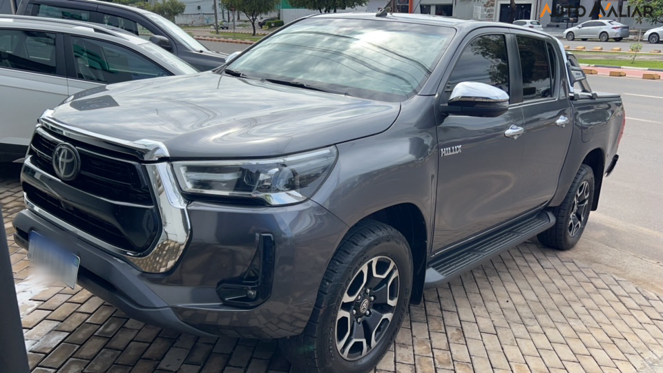 TOYOTA HILUX 2.8 D-4D TURBO DIESEL CD SRX 4X4 AUTOMÁTICO