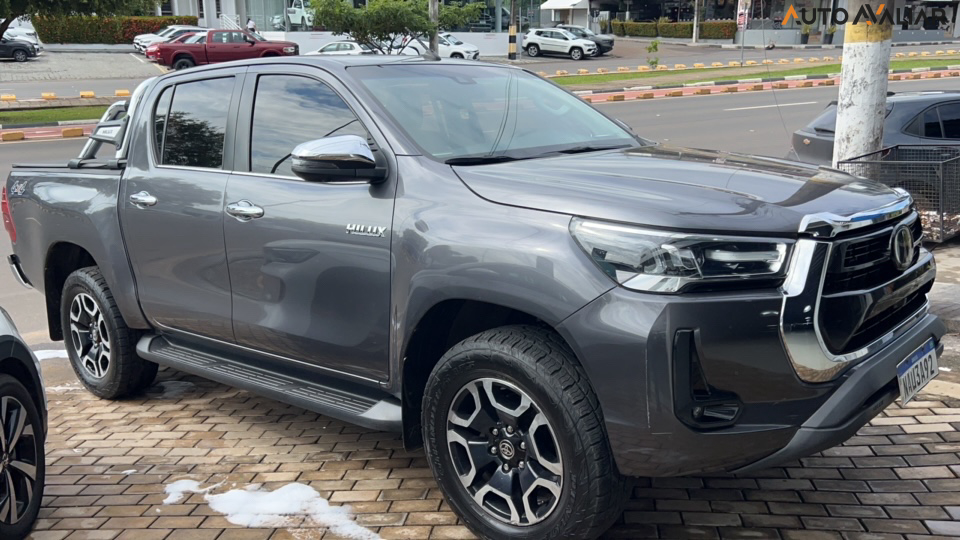 TOYOTA HILUX 2.8 D-4D TURBO DIESEL CD SRX 4X4 AUTOMÁTICO