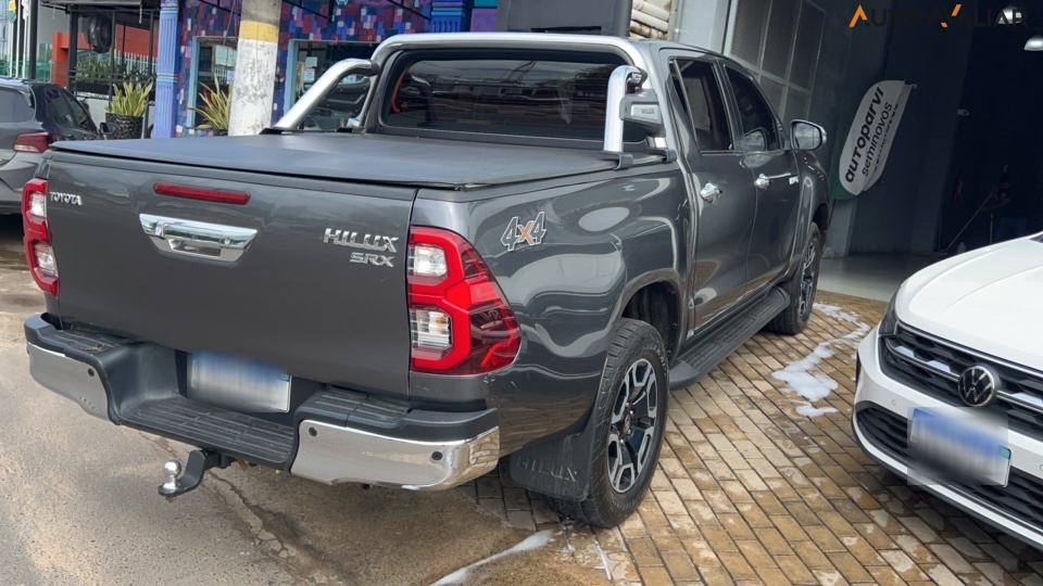 TOYOTA HILUX 2.8 D-4D TURBO DIESEL CD SRX 4X4 AUTOMÁTICO