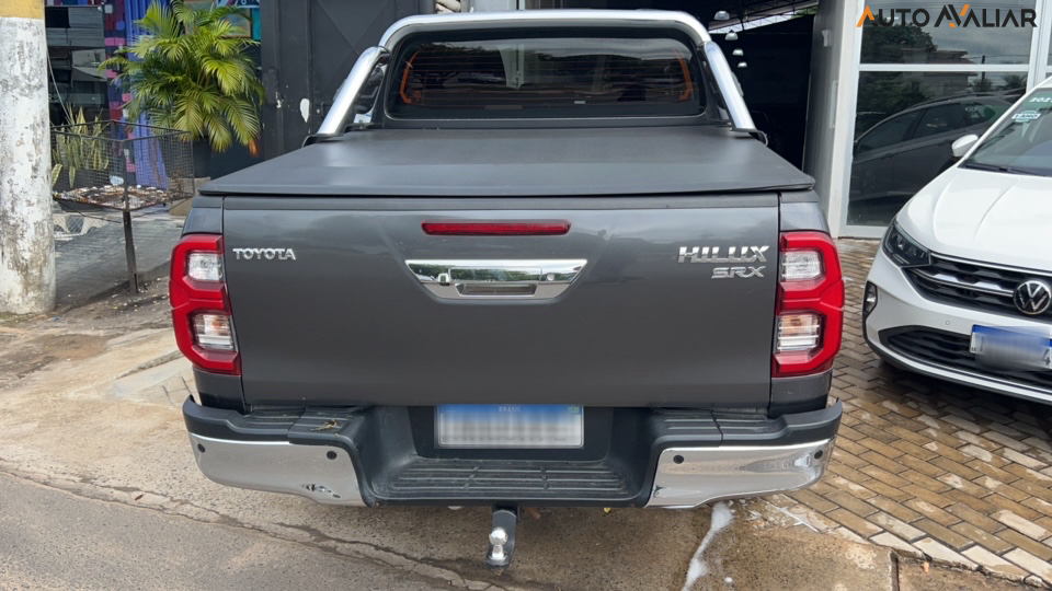 TOYOTA HILUX 2.8 D-4D TURBO DIESEL CD SRX 4X4 AUTOMÁTICO