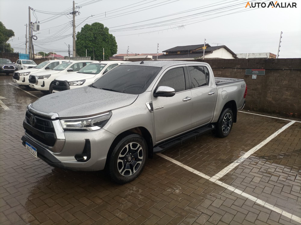 TOYOTA HILUX 2.8 D-4D TURBO DIESEL CD SRX 4X4 AUTOMÁTICO
